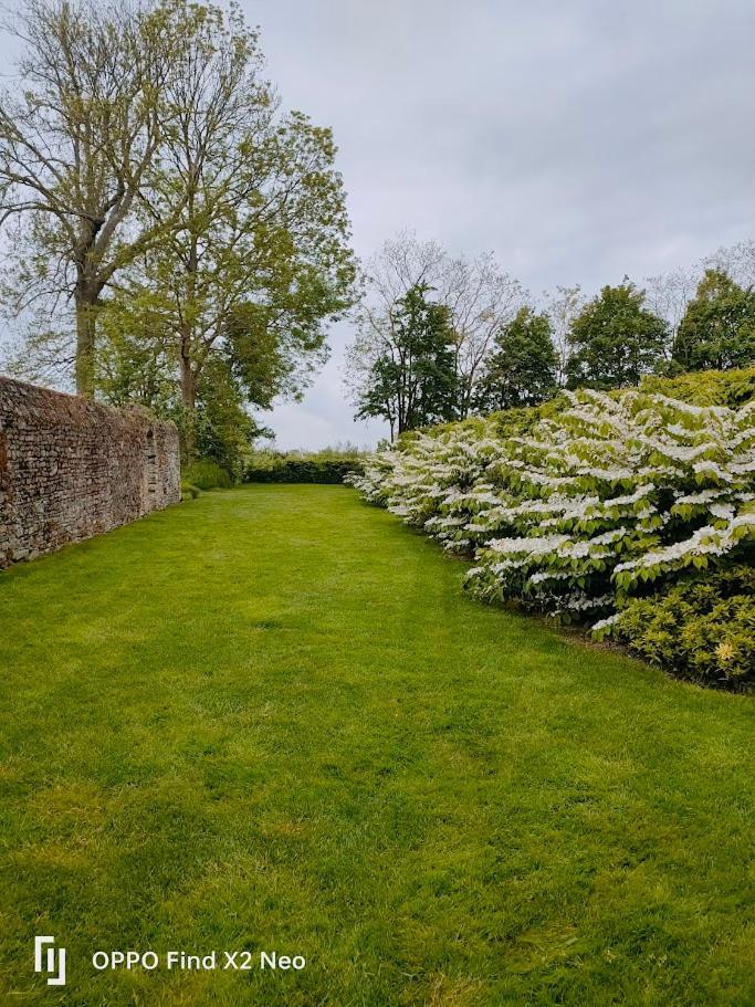 Domaine Du Manoir De Vains Hotell Exteriör bild